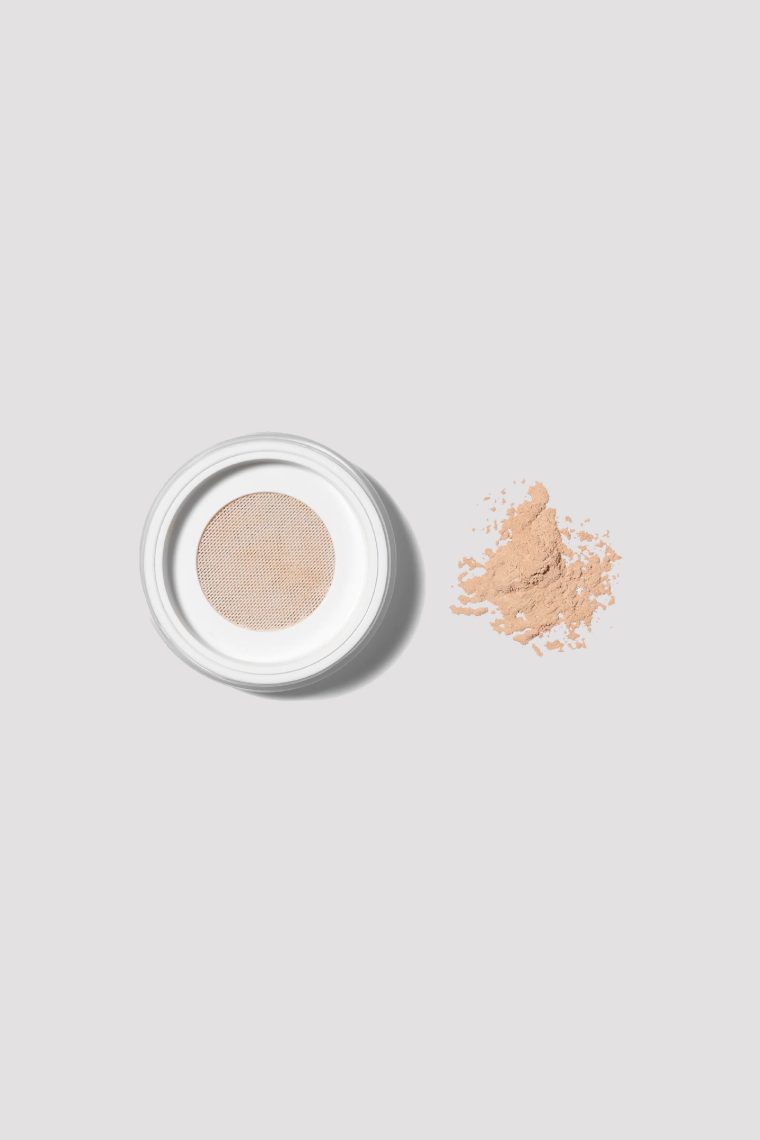 base blur mineral powder foundation runway room