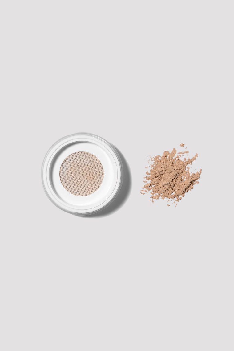 base blur mineral powder foundation runway room